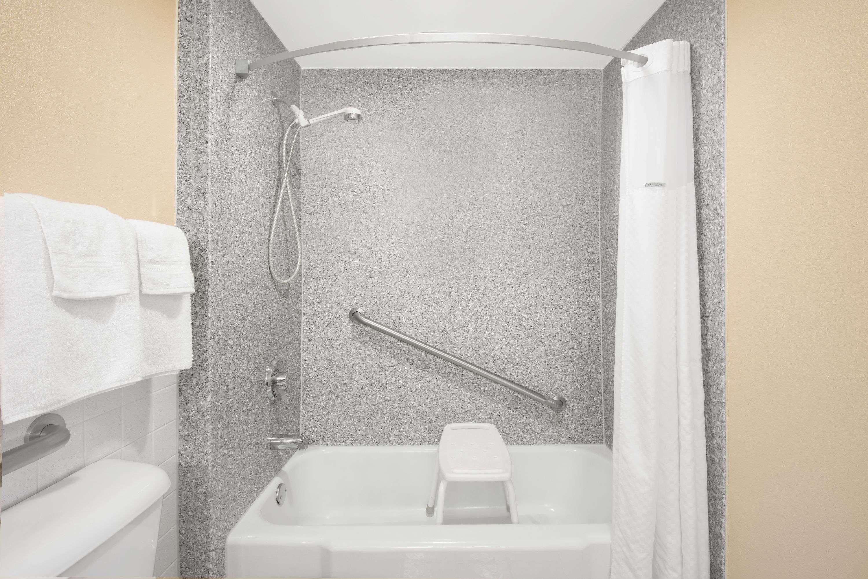 Super 8 By Wyndham Ashland Hotel Luaran gambar